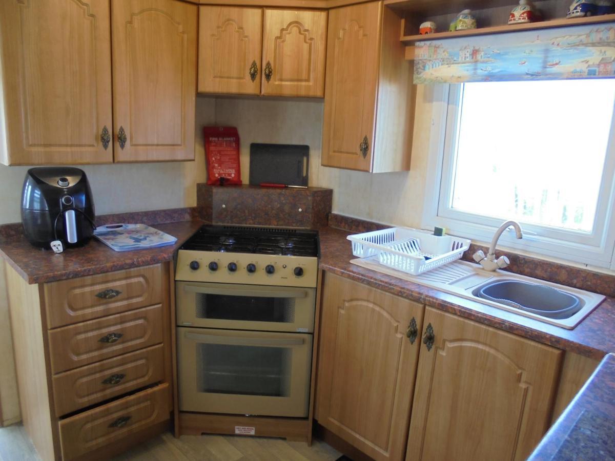 Waterside: Waterside Salisbury:- 6 Berth Large Wrap Around Veranda 英戈尔德梅尔斯 外观 照片