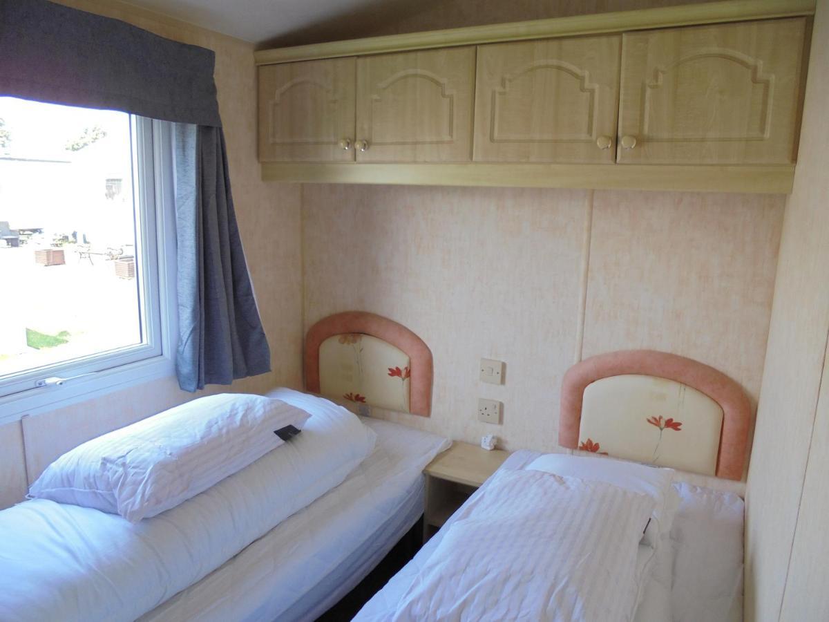 Waterside: Waterside Salisbury:- 6 Berth Large Wrap Around Veranda 英戈尔德梅尔斯 外观 照片