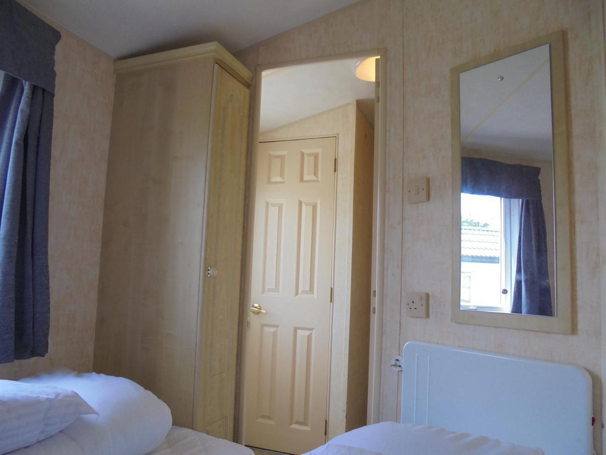 Waterside: Waterside Salisbury:- 6 Berth Large Wrap Around Veranda 英戈尔德梅尔斯 外观 照片