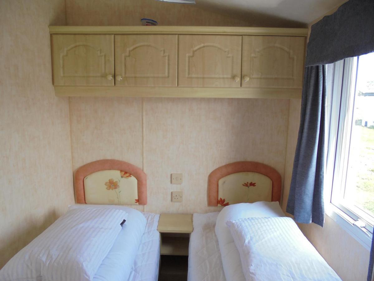 Waterside: Waterside Salisbury:- 6 Berth Large Wrap Around Veranda 英戈尔德梅尔斯 外观 照片