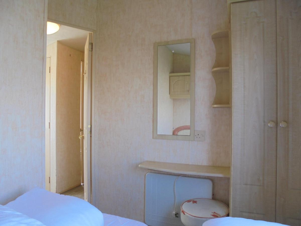 Waterside: Waterside Salisbury:- 6 Berth Large Wrap Around Veranda 英戈尔德梅尔斯 外观 照片